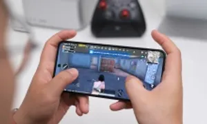 Điện thoại gaming màn hình OLED giá 6,6 triệu đồng