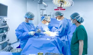 Bé gái mắc u buồng trứng