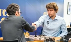 Carlsen thắng áp đảo tại siêu giải Clutch Chess